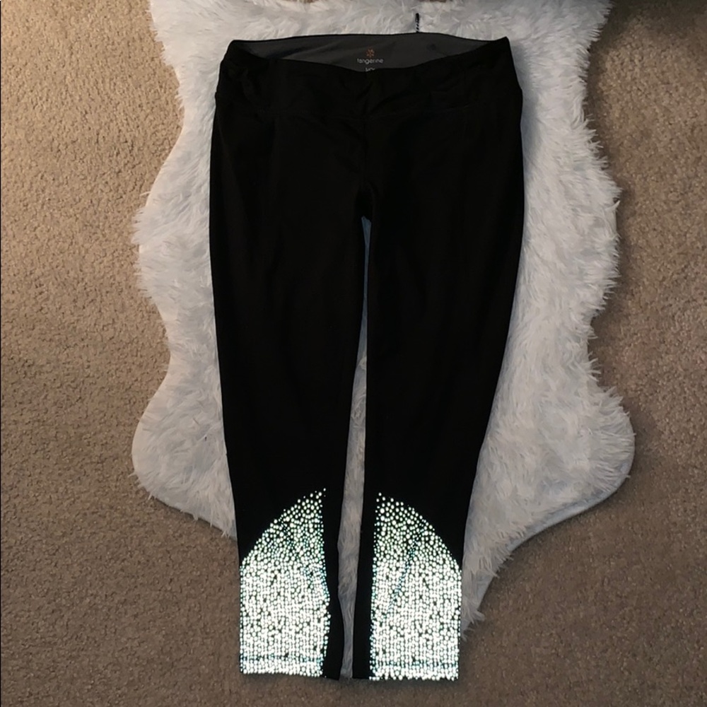 Workout leggings with reflection